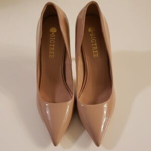 Women's Tan Pumps